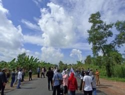 Tuntut Ganti Rugi Lahan, Warga Banyuasin Blokir Jalan Pelabuhan TAA