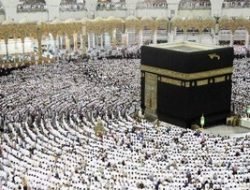 Covid Arab ‘Meledak’ Tembus 1.000, Umrah-Haji Bisa Batal