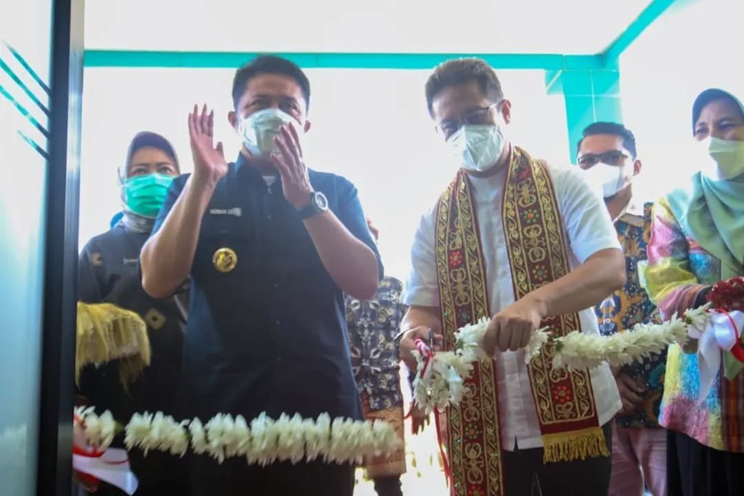 Menteri Kesehatan RI, Budi Gunadi Sadikin bersama Gubernur H. Herman Deru meresmikan Gedung Pelayanan A RSUP Dr. Rivai Abdullah dan peresmian Unit Pelaksanaan Fungsional Pengamanan Fasilitas Kesehatan (UPF PFK).