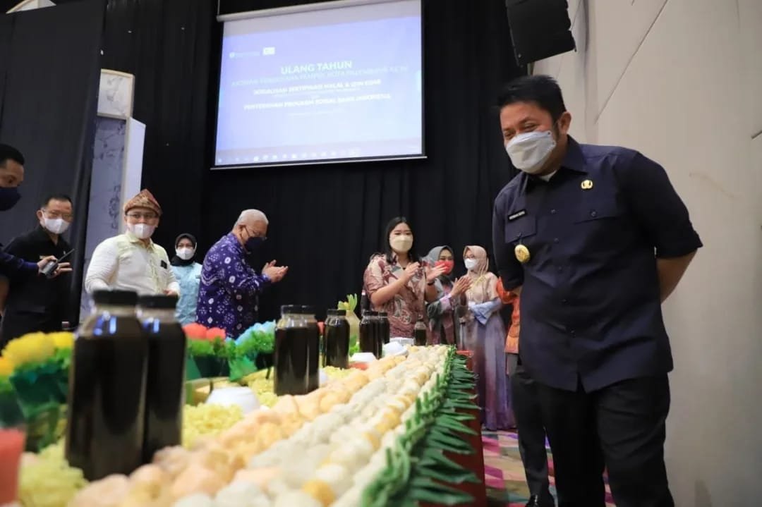 Gubernur Sumsel H. Herman Deru saat menghadiri hari jadi ke-4 Asosiasi Pengusaha Pempek (ASPPEK) Kota Palembang