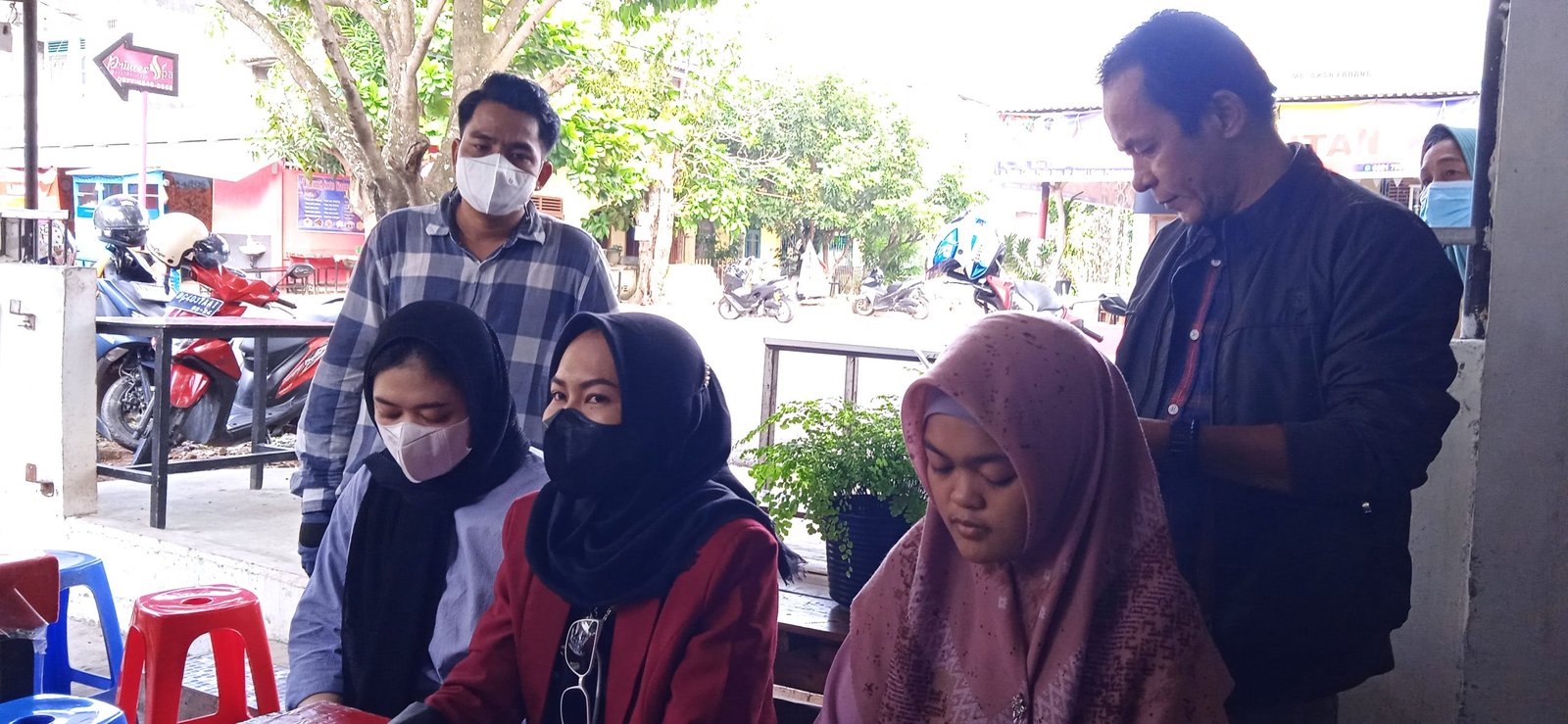 Gelora Rakyat Akan Keadilan (GRAK) saat keterangan persnya menyuarakan penolakan atas vonis yang menimpa Debi kepada wartawan, Jumat (14/1/2022).