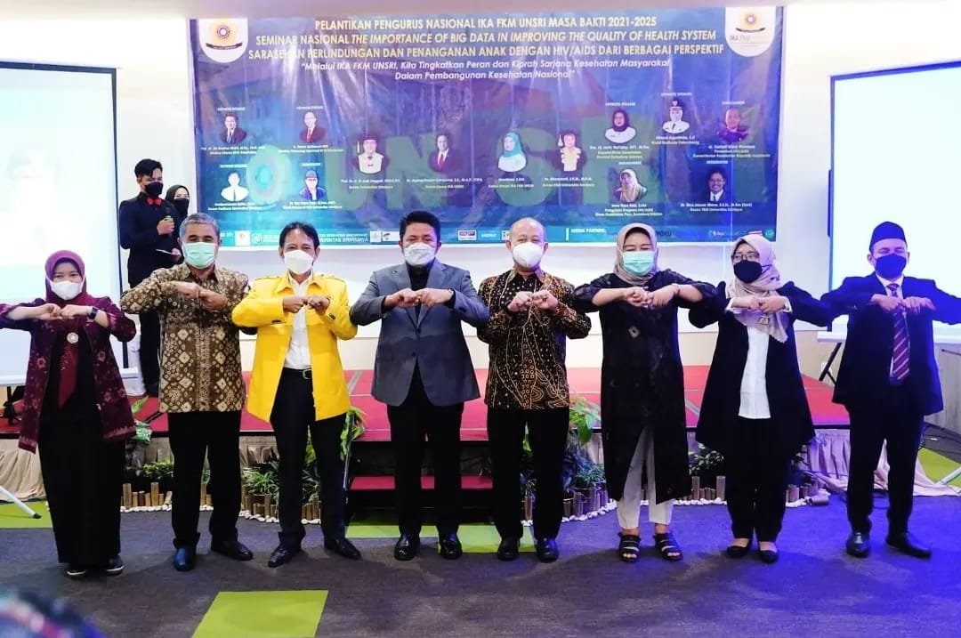 Herman Deru saat menghadiri Pelantikan Pengurus Nasional IKA FKM Unsri Masa Bakti 2021-2025 dan Seminar Nasional The Importance of Big Datain Improving the Quality of Health Sistem di Hotel the Zuri, Sabtu (15/1/2022). 