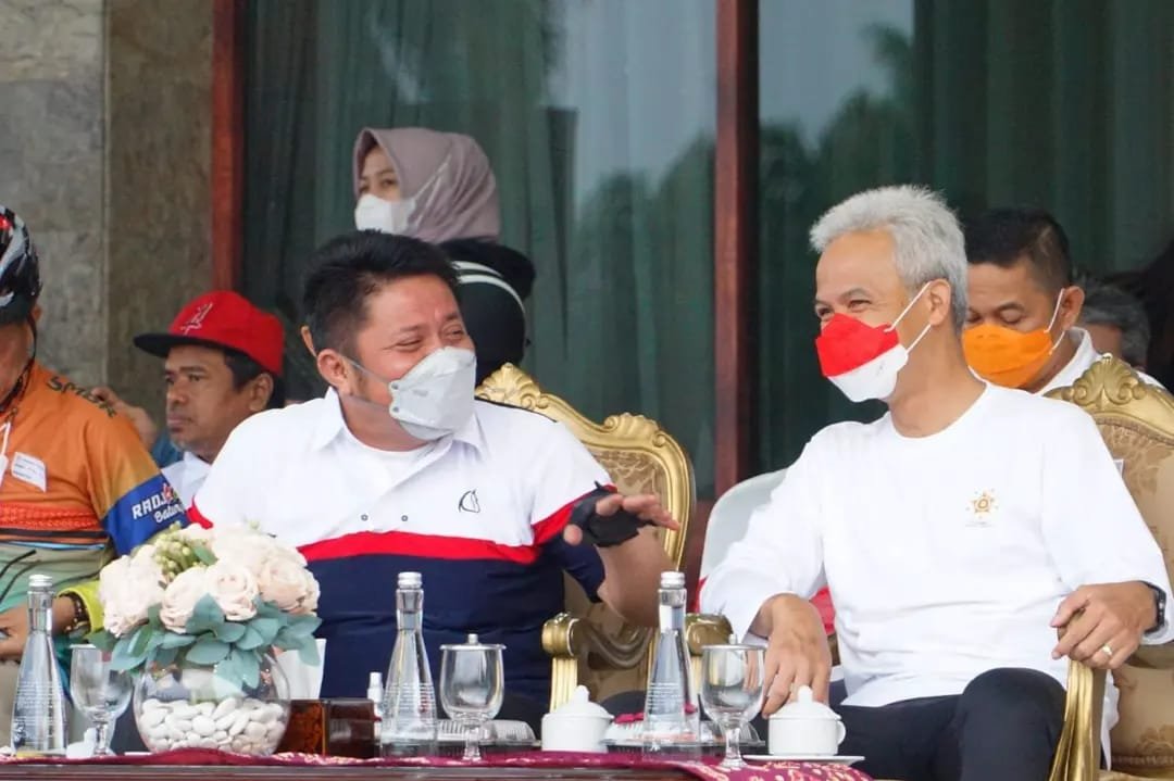 Ganjar Pranowo (kanan) dan Herman Deru (kiri)