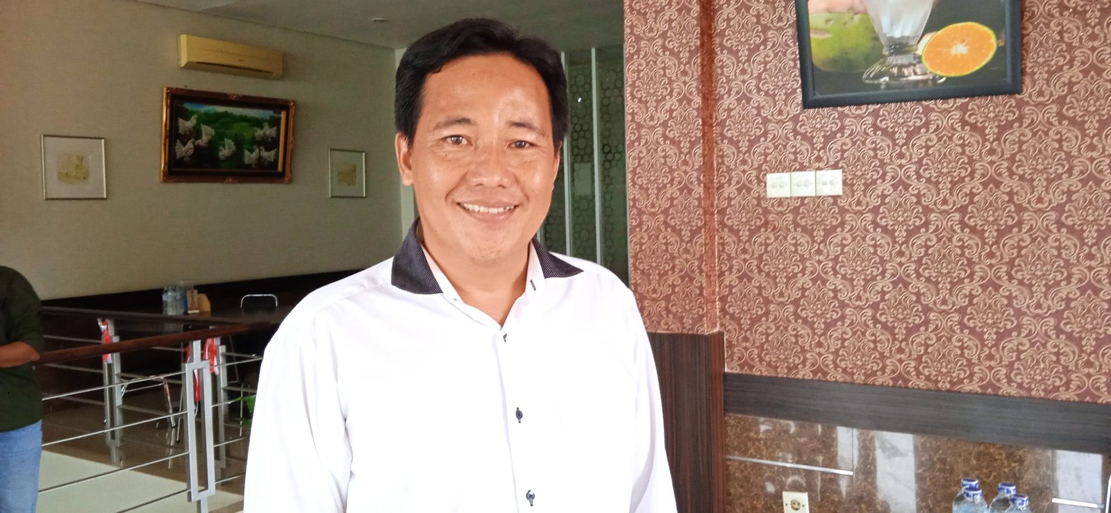 Ketua Yayasan Lembaga Konsumen Indonesia (YLKI) Kabupaten Lahat, Sanderson Syafe'i