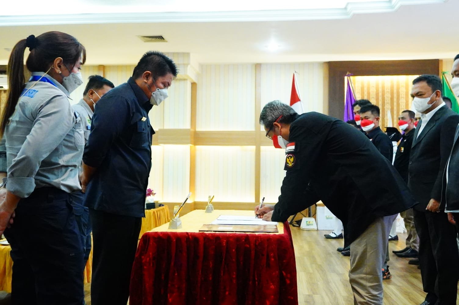 Gubernur Sumsel, Herman Deru saat melantik Pengurus Perbakin Kabupaten OKU, OKU Selatan dan Empat Lawang masa bhakti 2022-2026 di Ruang Mahameru Hotel Swarna Dwipa Palembang, Rabu (26/1/2022).