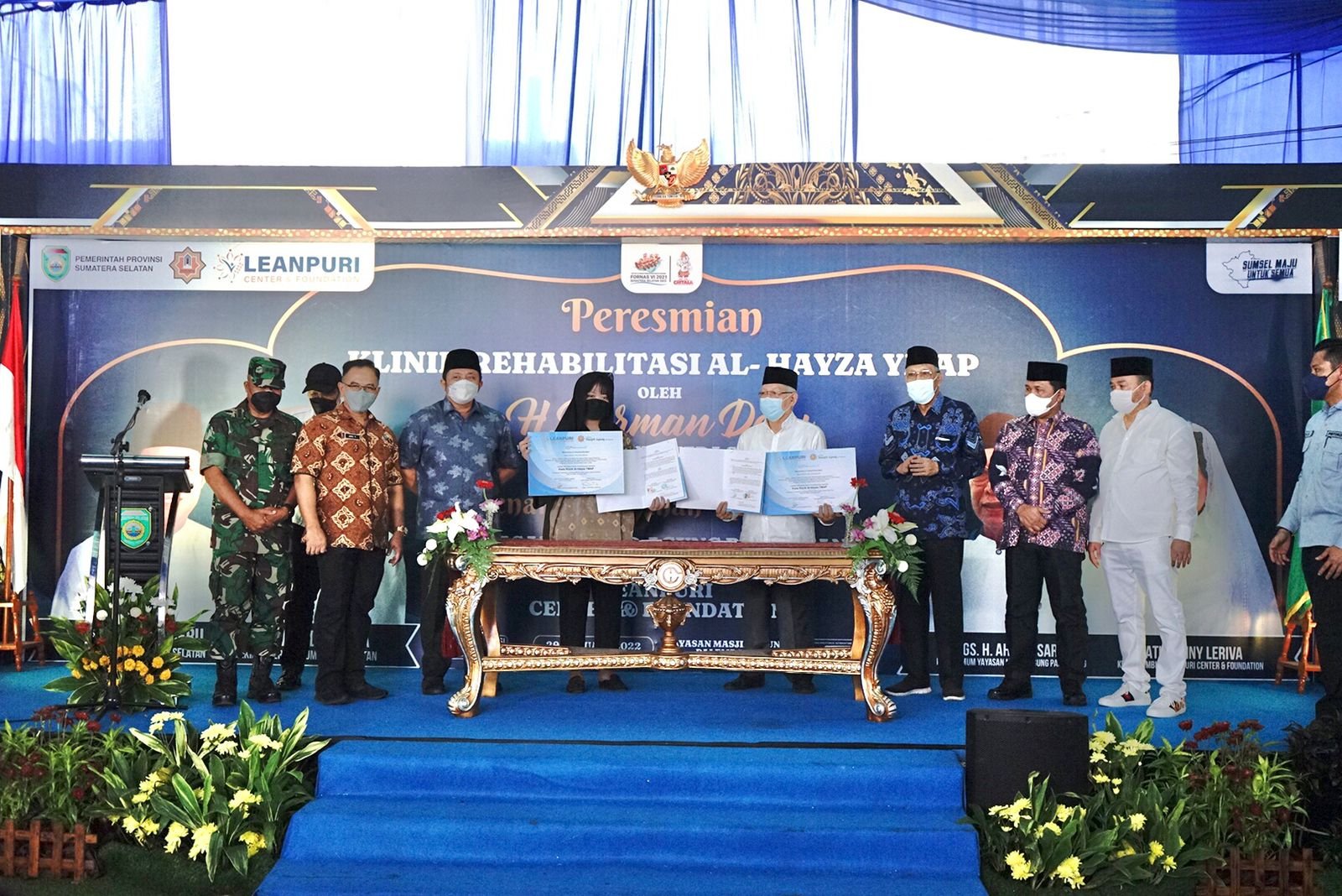 Gubernur Herman Deru saat Peresmian Klinik Rehabilitasi Al-Hayzza YMAP dan Penandatanganan Kerjasama Yayasan Masjid Agung dengan Yayasan Leanpuri Center  Fondation di Depan Masjid Agung Palembang, Sabtu  (29/1/2022) sore.