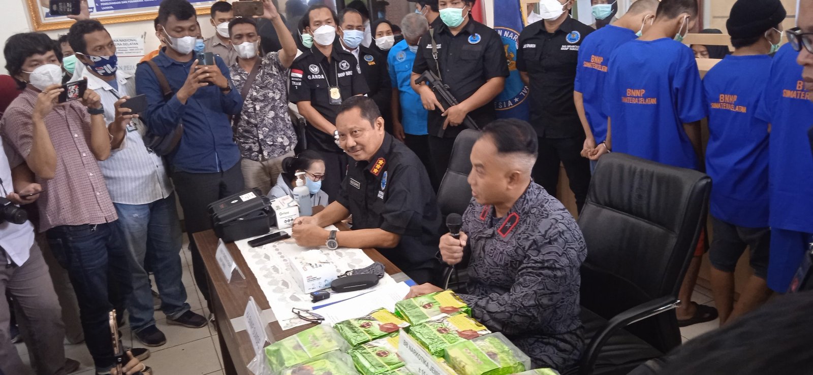 Badan Narkotika Nasional Provinsi (BNNP) Sumsel saat press rilis narkoba jenis sabu dan exstacy