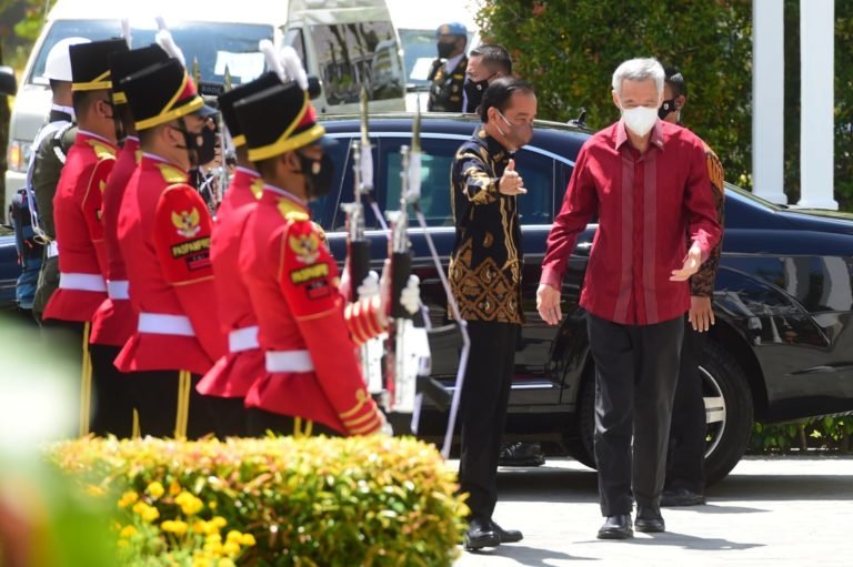 Presiden Jokowi menerima kunjungan PM Singapura Lee Hsien Loong, di The Sanchaya Resort Bintan, Kepri, Selasa (25/01/2022). (Foto: BPMI Setpres)