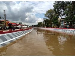 Sungai Sekanak Masih Berwarna Kuning dan Berbau