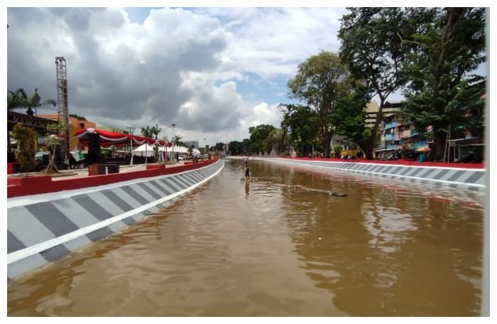 Suasana Sungai Sekanak-Lambidaro lokasi Festival Sekanak-Lambidaro