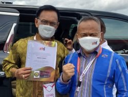 Anwar Rasuan Terima Kartu Pers Nomor Satu