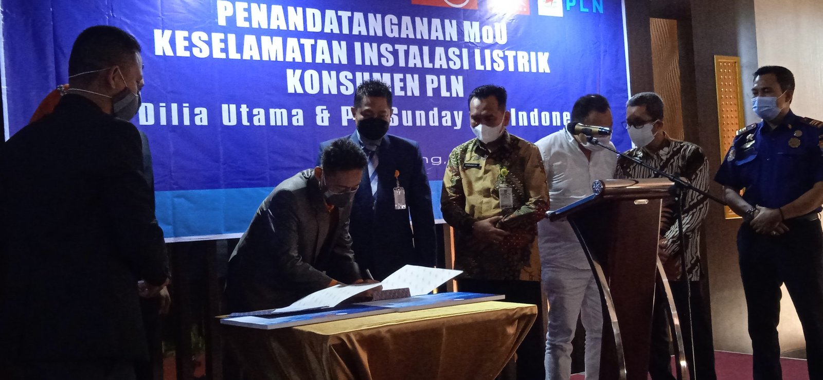 PT Delia Utama dan PT Sunday Ins Indonesia sepakat menandatangani nota kesepahaman Bersama (MoU) “Keselamatan Intalasi Listrik Konsumen PLN” di Beston Hotel Palembang, Jum’at (04/02/2022).
