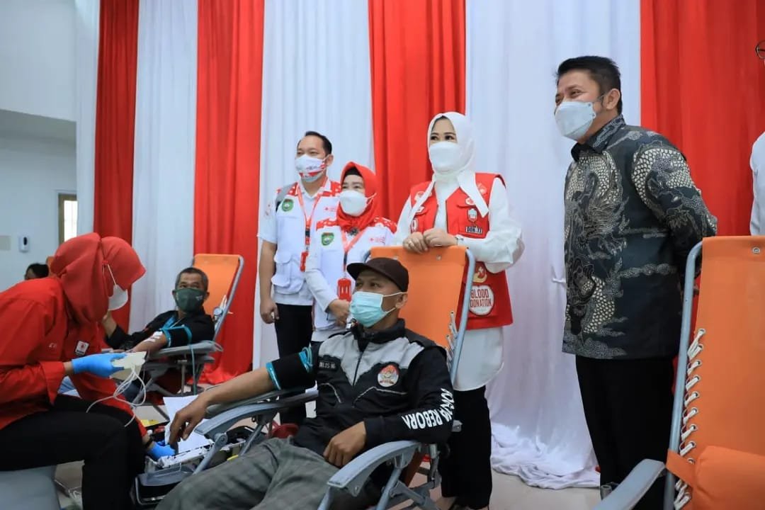 Herman Heru saat meninjau donor darah cinta sriwijaya di RS Siti Fatimah Az-Zahra, Senin (14/2/2022). 