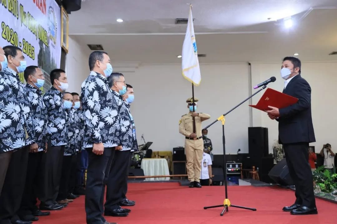 Gubernur Herman Deru disela-sela mengukuhkan Pengurus IKA GUBA Sumsel masa Bhakti 2020-2025 bertempat di  Swarna Dwipa Palembang, Rabu (16/2/2022) 