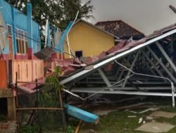 Angin Puting Beliung Sapu Tujuh Rumah dan Satu Sekolah