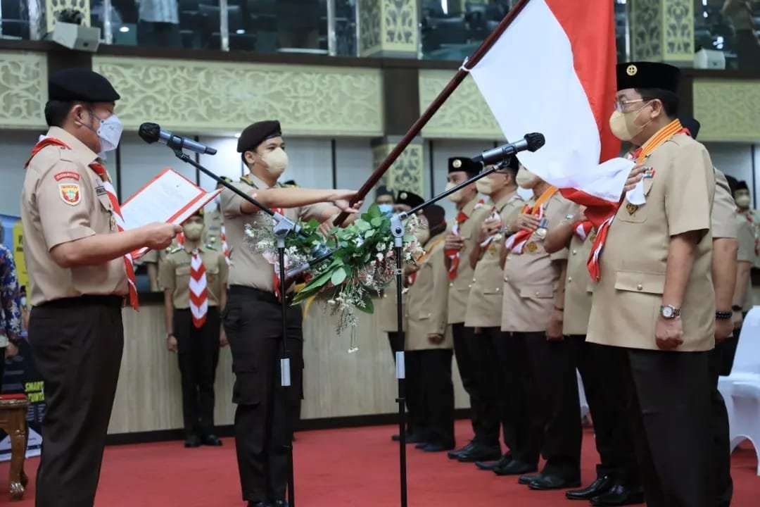 Gubernur Sumsel H. Herman Deru melantik  Kwartir Daerah (Kwarda) Sumsel periode 2022-2027 di Auditorium Bina Praja, Jumat (25/2) sore. 