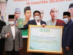Herman Deru Dianugerahi Tokoh Nasional Peduli Dakwah Islam