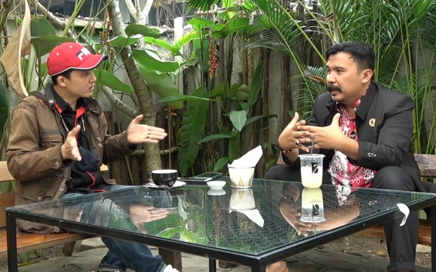 Ketua Forum Koordinasi Pencegahan Terorisme (FKPT) Sumatera Selatan, Ahmad Romi Afriansyah (kanan) dan Youtuber Sumsel, Riza Vahlevi (kiri)