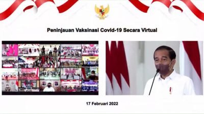 Presiden Jokowi meninjau pelaksanaan vaksinasi secara virtual, Kamis (17/02/2022). (Foto: Humas Setkab/Oji)