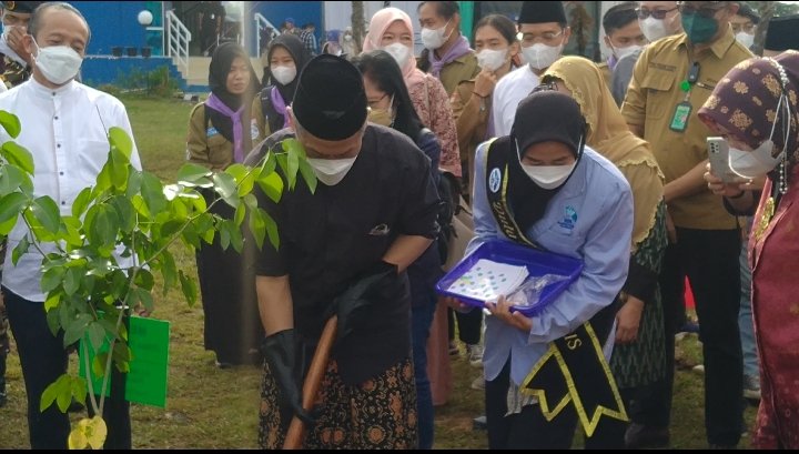 Nahdlatul Utama (NU) menanam 5000 pohon di Universitas Islam Negeri (UIN) Raden Fatah Palembang, Jumat (4/3/2022).