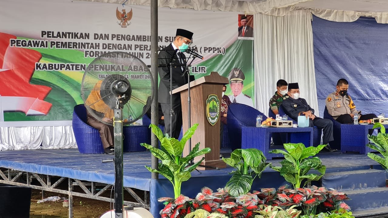 Bupati Pali, Heri Amalindo melantik 179 orang Pegawai Pemerintah dengan Perjanjian Kerja (PPPK) Formasi tahun 2021 di lingkup Pemerintah Kabupaten Pali