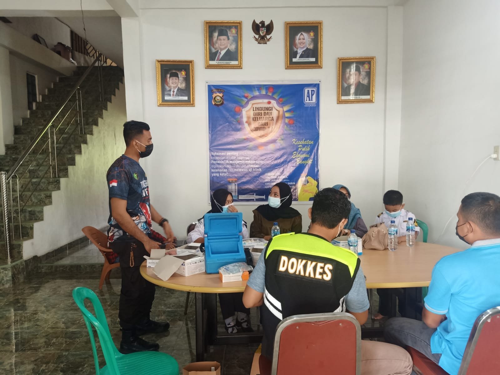 Ratusan Karyawan PT ADE PAS (AP) Kabupaten Penukal Abab Lematang Ilir (PALI) melakukan vaksinasi gratis terhadap para pekerjanya, Selasa, (15/3/2022).