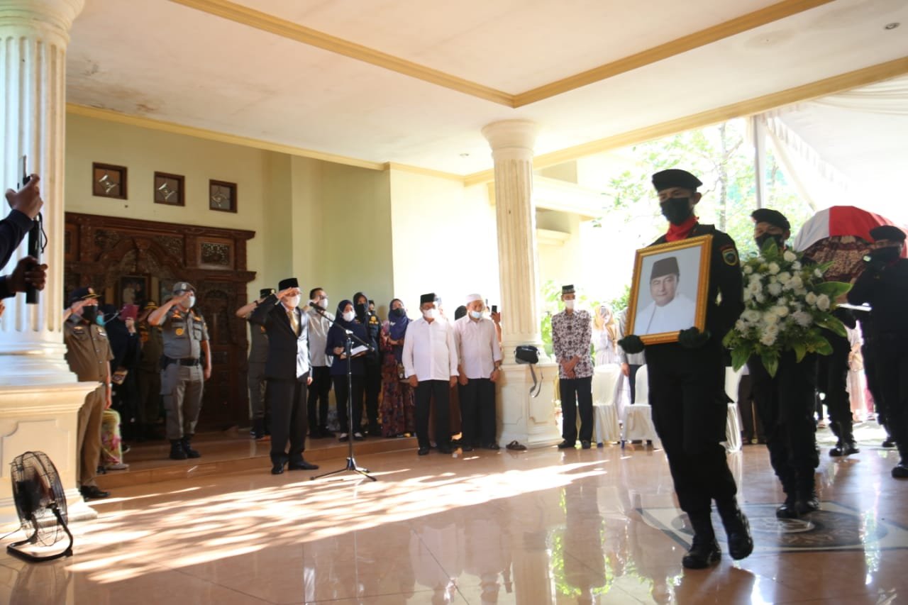 Wagub Sumsel, Mawardi Yahya saat menjadi Irup Pelepasan Jenazah Almarhum Edy Yusuf ke Pemakaman Secara Kedinasan