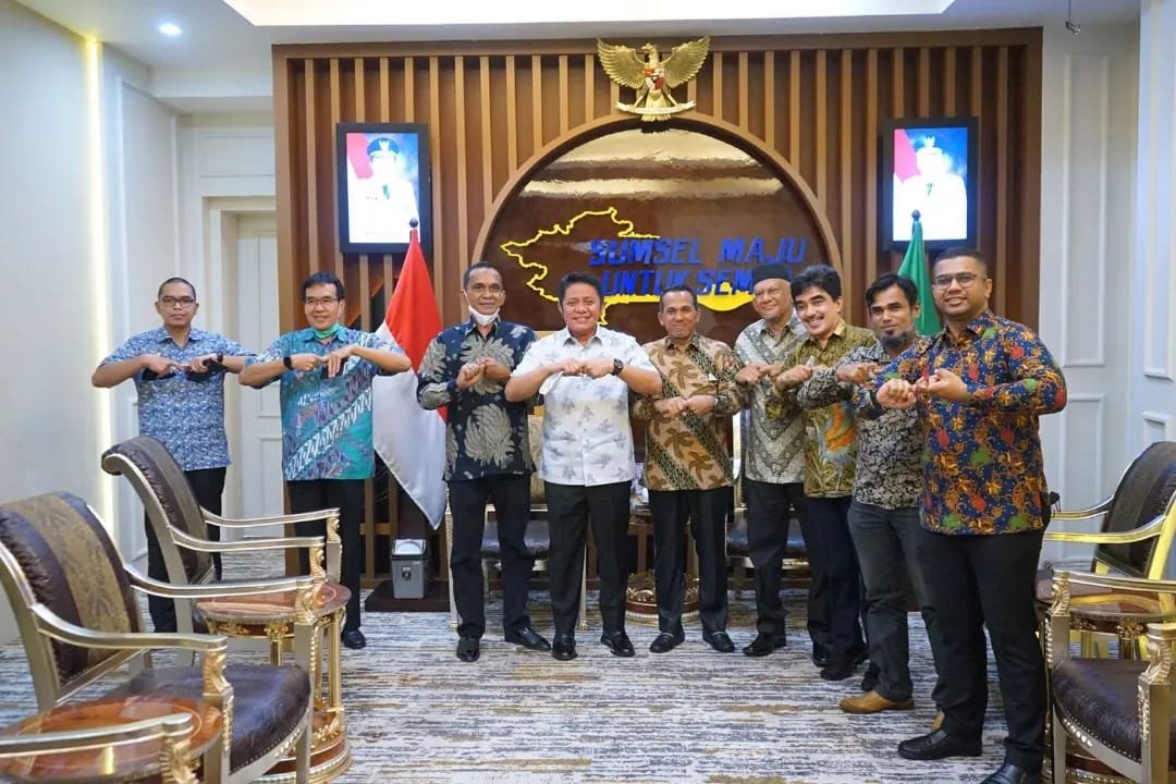 Gubernur Sumatera Selatan (Sumsel) H Herman Deru menerima audiensi Pengurus Dewan Pimpinan pusat Ikatan Keluarga Keturunan India Indonesia (IKKII) bertempat di ruang tamu gubernur, Jum’at (11/3). 