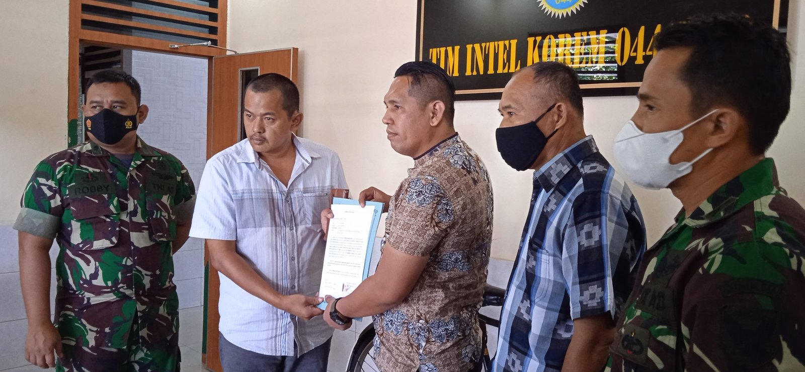 Feriyansyah mengklarifikasi video viral yang tersebar ke media sosial Facebook Forlet Forum Lintas Etnis yang membawa instansi TNI dan mencatut jawaban Wakil Bupati Banyuasin