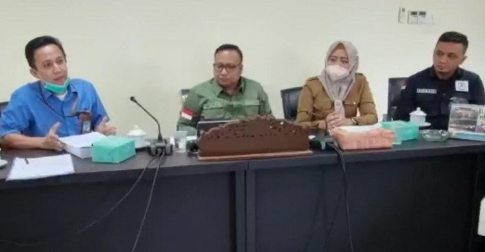 Rapat tertutup Komisi II DPRD Palembang bersama DPMPTSP dan Dinas PU PR Kota Palembang, Selasa (15/3).