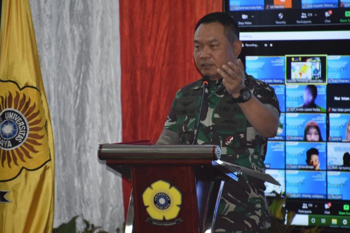 Kepala Staf Angkatan Darat (KASAD) Jendral TNI Dudung Abdurrachman SE., M.M memberikan kuliah umum di Fakultas Hukum Tower Universitas Sriwijaya (Unsri) , Bukit Besar, Palembang , Senin (7/3).