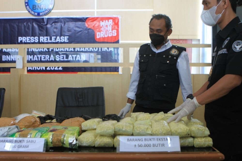 Barang bukti sabu dan ekstasi yang diungkap BNNP Sumsel