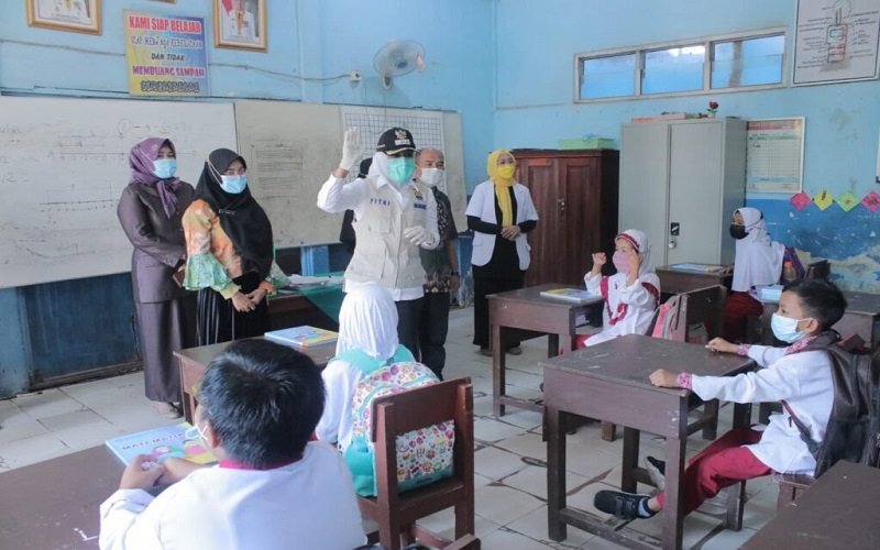 Wakil Wali Kota Palembang Fitrianti Agustinda berkunjung ke sekolah dasar.