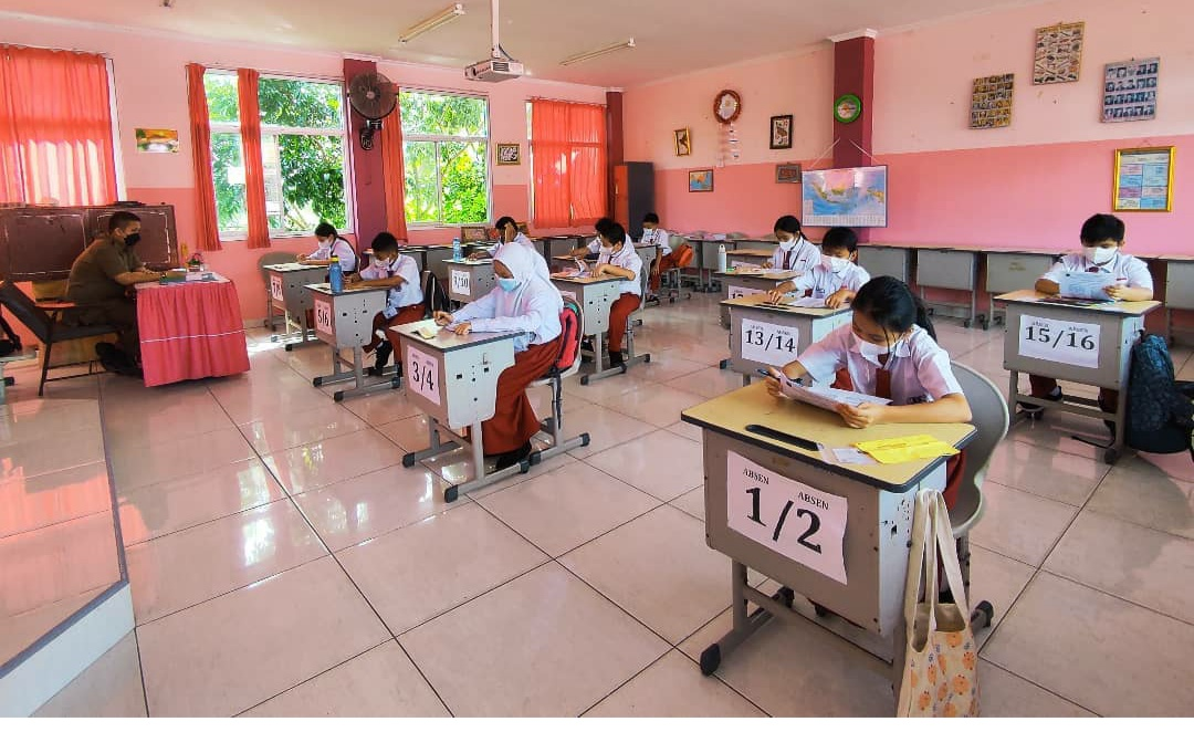 Siswa tengah melakukan proses belajar