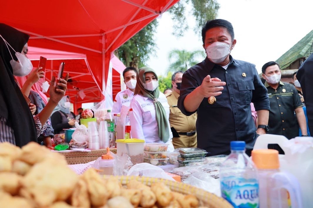 Herman Deru tinjau pedagang UMKM