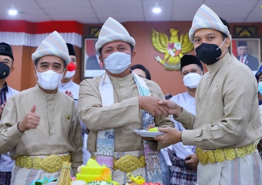 Bupati Ogan Ilir Panca Wijaya Akbar S.H bersama Gubernur Provinsi Sumatera Selatan H. Herman Deru dan Wakil Bupati Ogan Ilir, Ardani