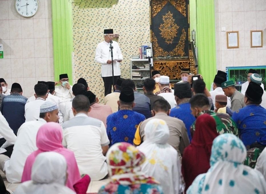 Wakil Gubernur H. Mawardi Yahya mengelar safari ramadan di Desa Ibul Besar II Kabupaten Ogan Ilir, Senin (11/4) malam.