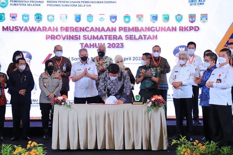 Gubernur Herman Deru saat Musyawarah Perencanaan Pembangunan (Musrenbang) Rencana Kerja Pemerintah Daerah (RKPD) Provinsi Sumsel Tahun 2023 yang digelar di  Hotel Santika Premiere Bandara, Rabu (13/4)