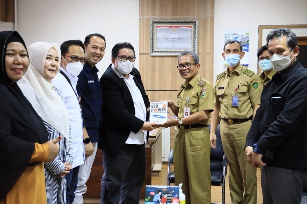 Sekda Sumsel, SA Supriono saat menerima audiensi Tim ACT Consulting (ESQ) Group terkait kegiatan implementasi core values Berakhlak & Employer di lingkungan Pemprov di ruang kerjanya, Senin (18/4)