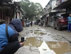 Pembangunan IPAL Rusak Jalan Rumah Susun
