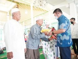 Tutup Ramadhan, Herman Deru Santuni Anak Yatim dan Kaum Dhuafa