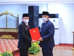 Herman Deru Beri Mandat Kurniawan Sebagai Plh Bupati Muara Enim