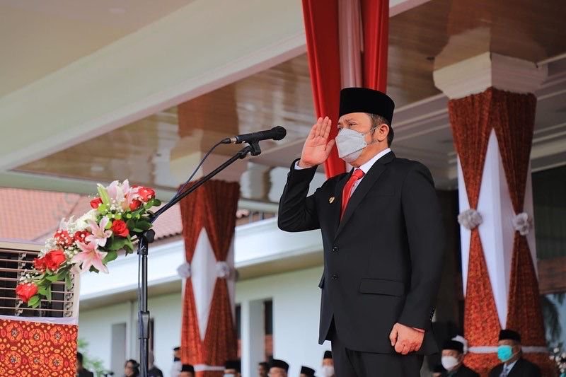 Herman Deru menjadi Irup Upacara Peringatan Hari Pendidikan Nasional Tahun 2022 yang dipusatkan dihalaman Griya Agung