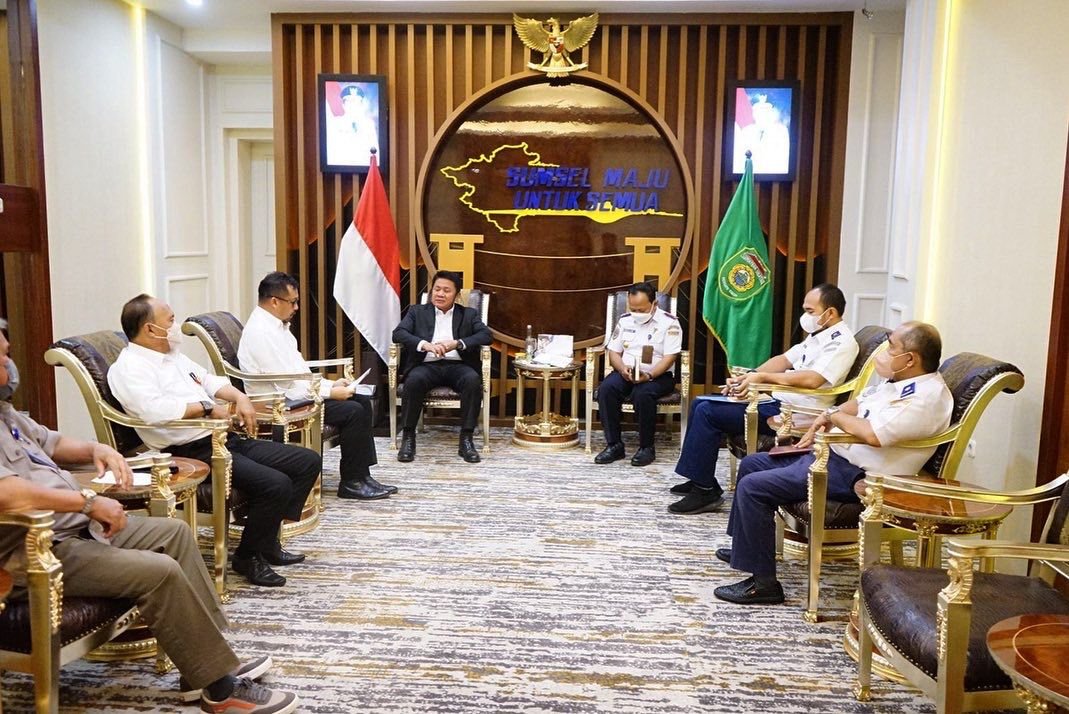 Herman Deru ketika menerima audiensi Kepala Balai Pengelola Light Rail Transit (LRT), Senin (30/5) siang.