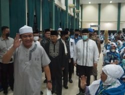 Gubernur Lepas Keberangkatan Kloter Pertama