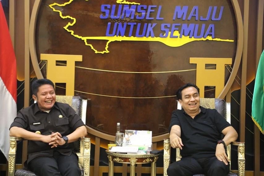 Herman Deru saat menerima kunjungan Direktur Utama PT. Kereta Api Indonesia (KAI) Didiek Hartantyo, di Ruang Tamu Gubernur Sumsel, Kamis  (2/6)
