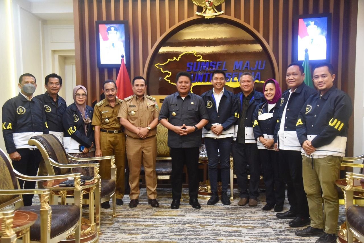 Gubernur Sumsel, Herman Deru saat Herman Deru, anjangsana dengan Pengurus IKA UII Sumsel dan Kabupaten Kota.