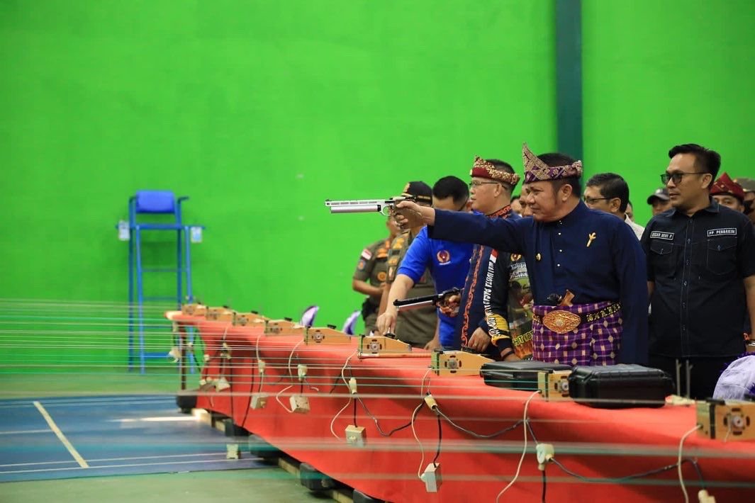 Gubernur Sumsel H. Herman Deru membuka Kejuaraan Menembak