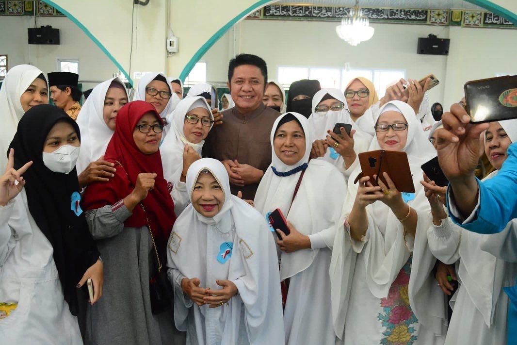 Herman Deru saat hadir Pelatihan Bilal Jenazah di Masjid Al-Amani Jalan Cempaka Bukit Kecil Palembang, Minggu (26/6). 