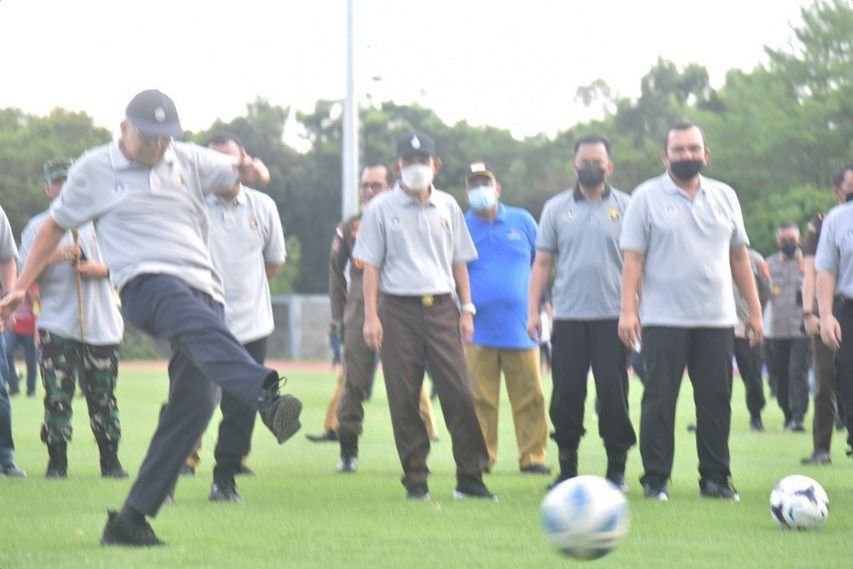 Wakil Gubernur Sumsel H Mawardi Yahya secara resmi membuka turnamen sepakbola Kapolda Cup, di venue atletik Jakabaring Sport City (JSC)